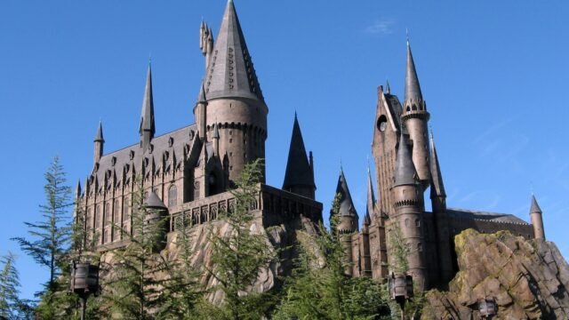 Замъкът Хогуортс в тематичния парк Wizarding World of Harry Potter – илюстрация към сериала Harry Potter на HBO