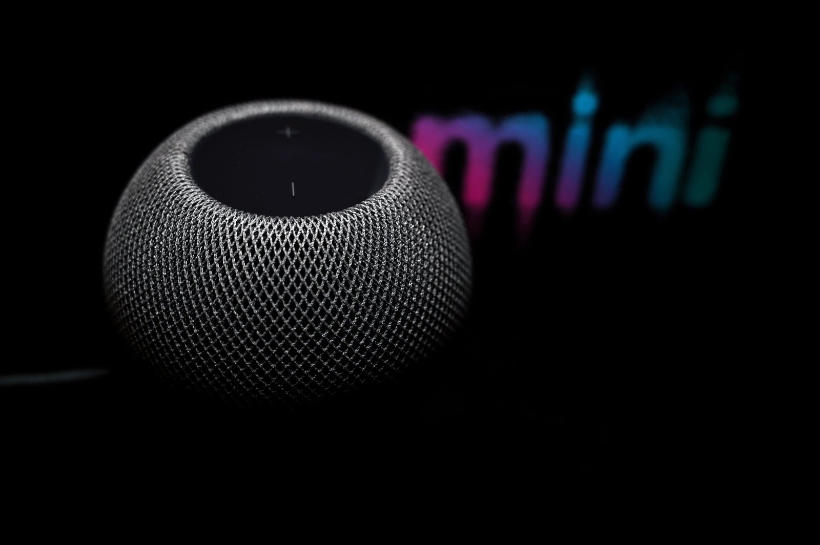 HomePod mini на Apple – малкият умен говорител за Apple Home