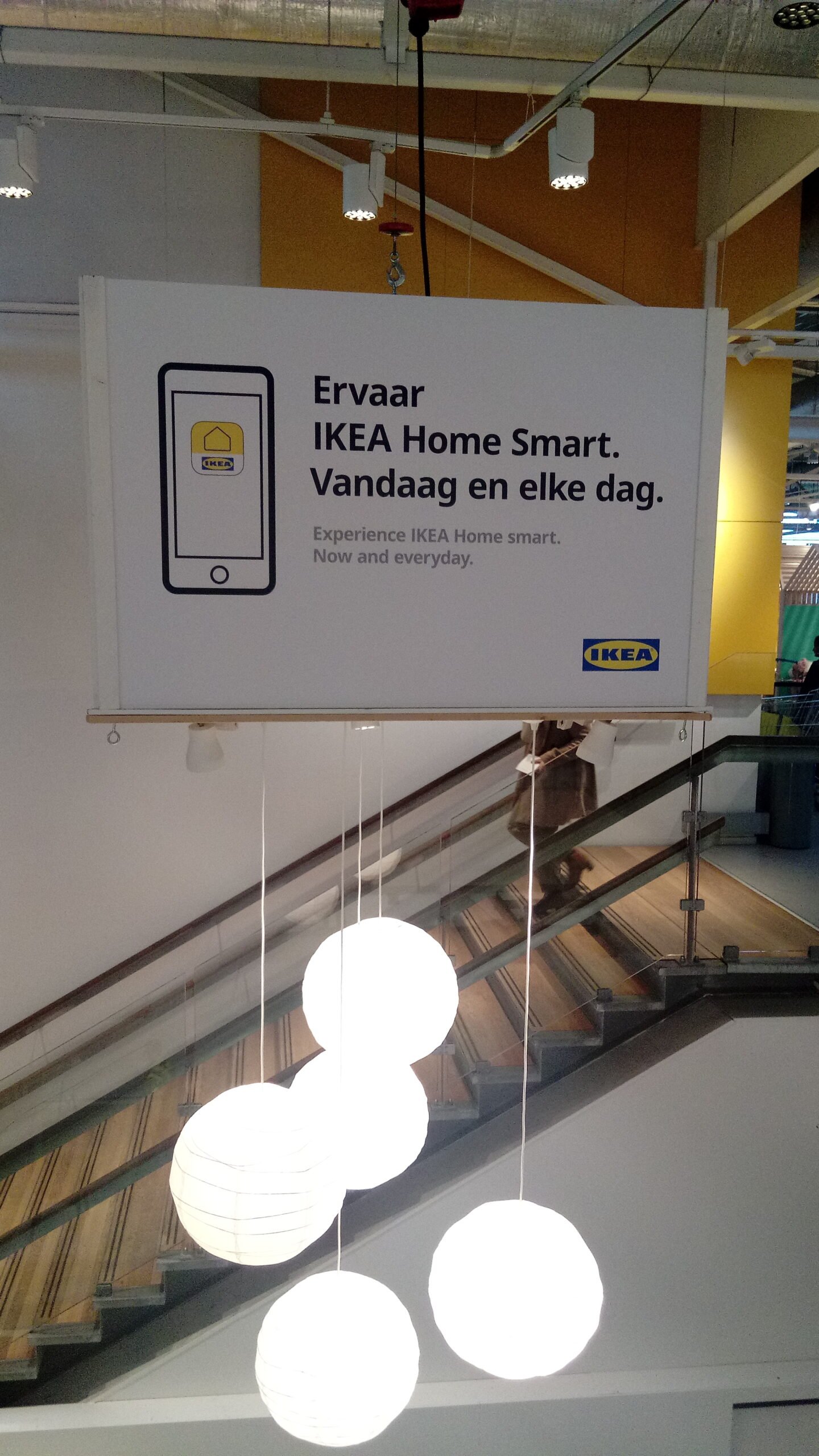 Табела IKEA Home Smart в магазин на IKEA – новите Matter сензори и дистанционни