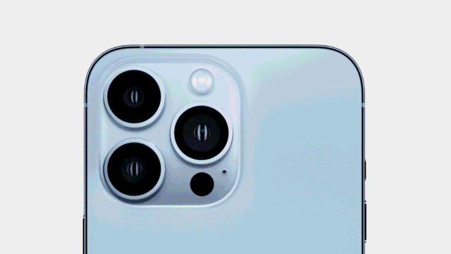 Тройната камера на iPhone 13 Pro в нов цвят sierra blue