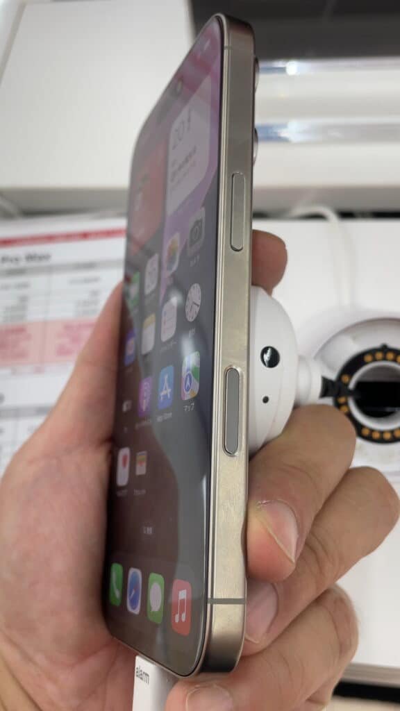 Бутонът Camera Control отстрани на iPhone 16 Pro