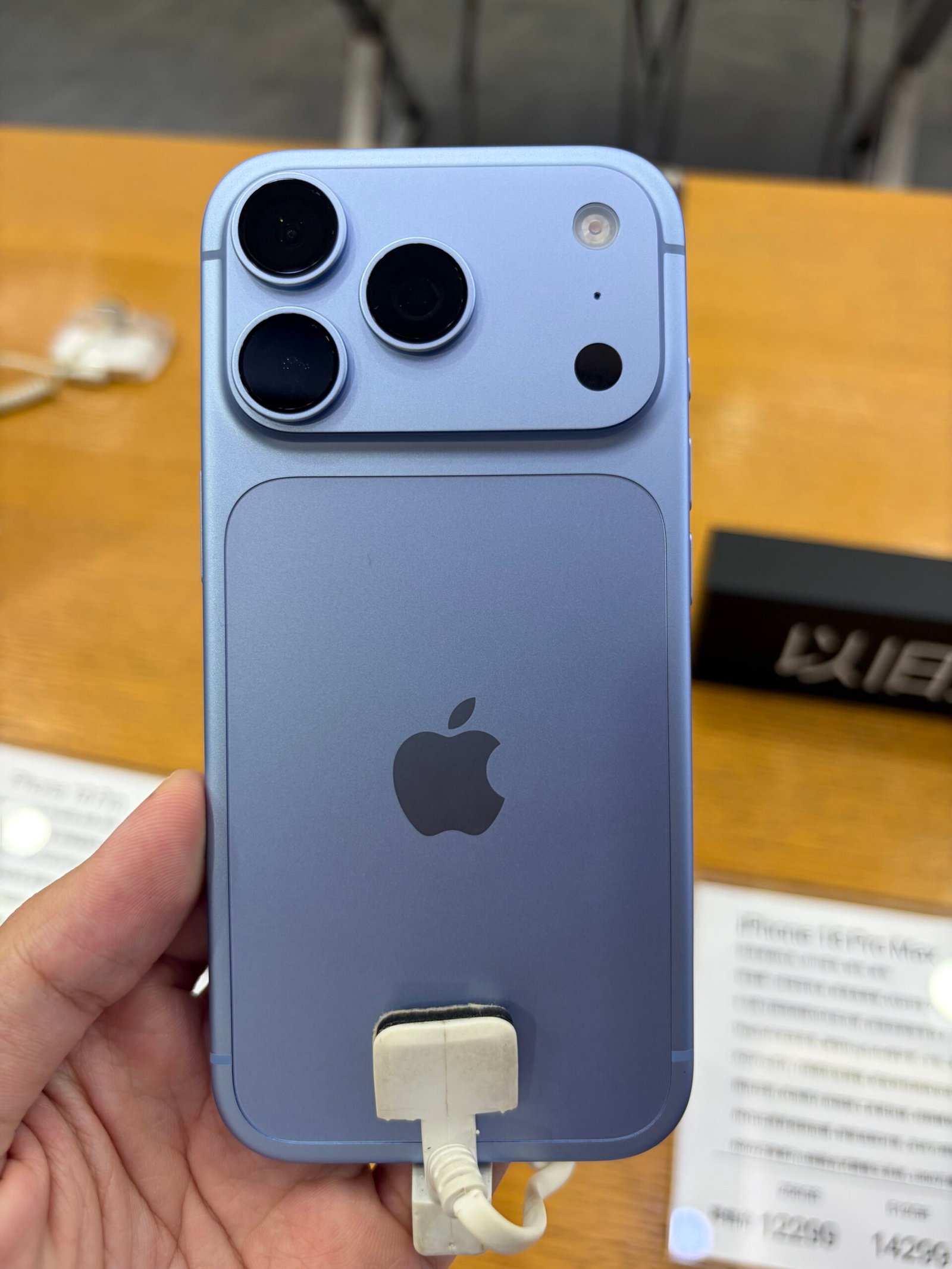 Задната страна на iPhone 18 Pro с трите камери