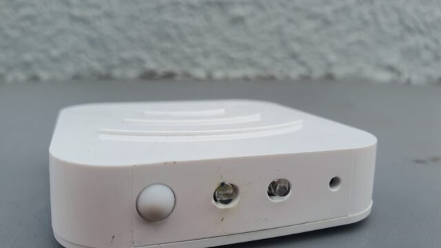 IR бластер IRKit – малко Wi-Fi устройство, което изпраща инфрачервени команди като дистанционно