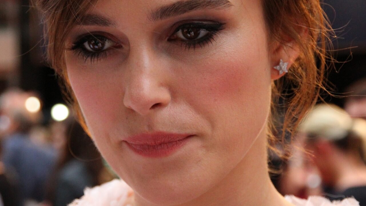 Кийра Найтли, която играе Хелън в сериала Black Doves, на премиера през 2012 година