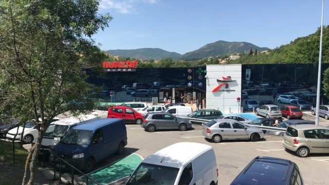 Супермаркет Intermarché в Привас, Франция – верига, засегната от кибератаката срещу хладилните системи