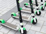 Зелени електрически тротинетки Lime в Бургас