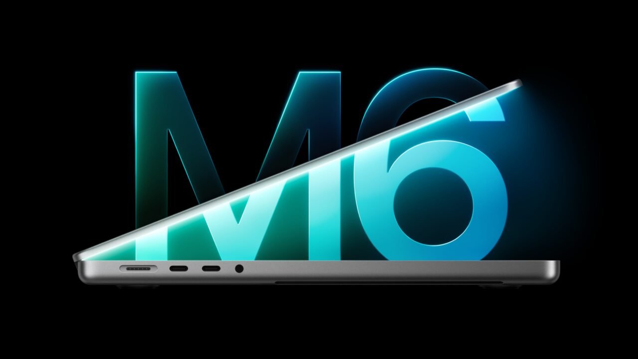 Новият 14-инчов MacBook Pro с чип M6 на Apple, полуотворен пред надпис M6