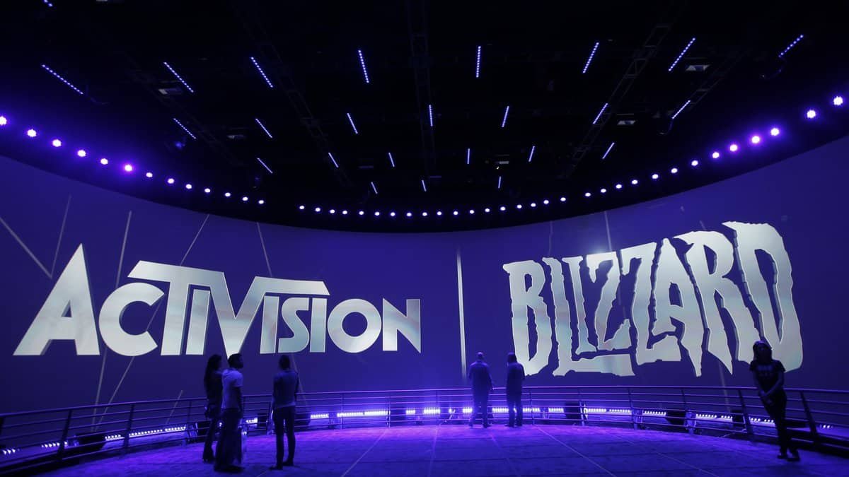 Лого на Activision и Blizzard на голям екран