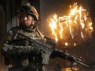 Войник с пушка пред горяща сграда в кампанията на Call of Duty: Modern Warfare 4