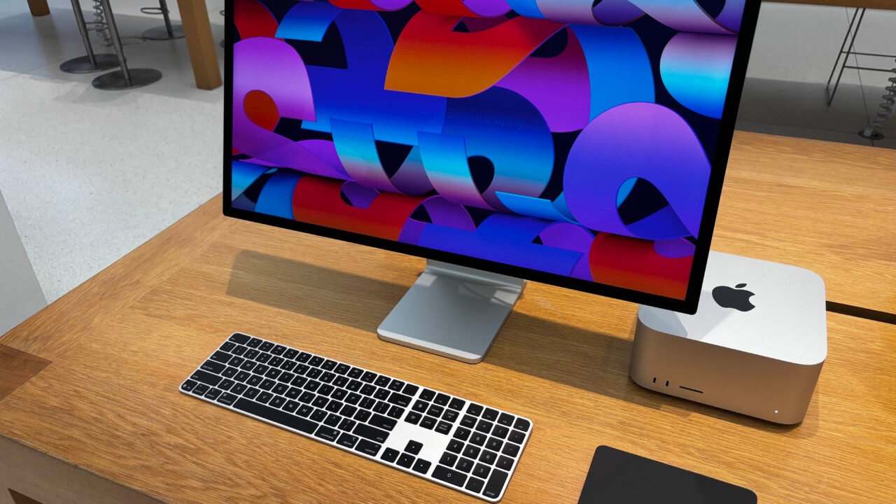 Mac Studio със Studio Display, клавиатура и тракпад – платформата, на която Meta оптимизира Muse Spark Open (снимката е на по-ранен модел)
