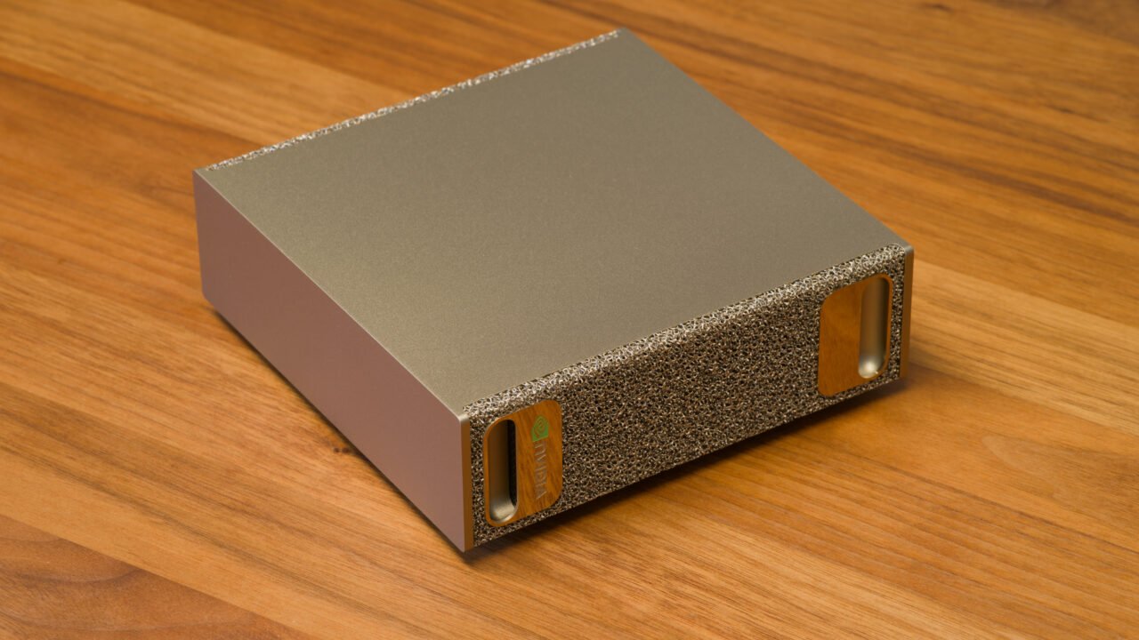 Nvidia DGX Spark, на който работят моделите Nemotron 3.5 Bolt