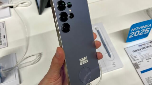 Samsung Galaxy S25 Ultra, показан отзад – модел от серията, за която има оплаквания след One UI 9