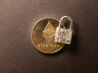 Монета Ethereum с катинар – символ на сигурността на портфейлите
