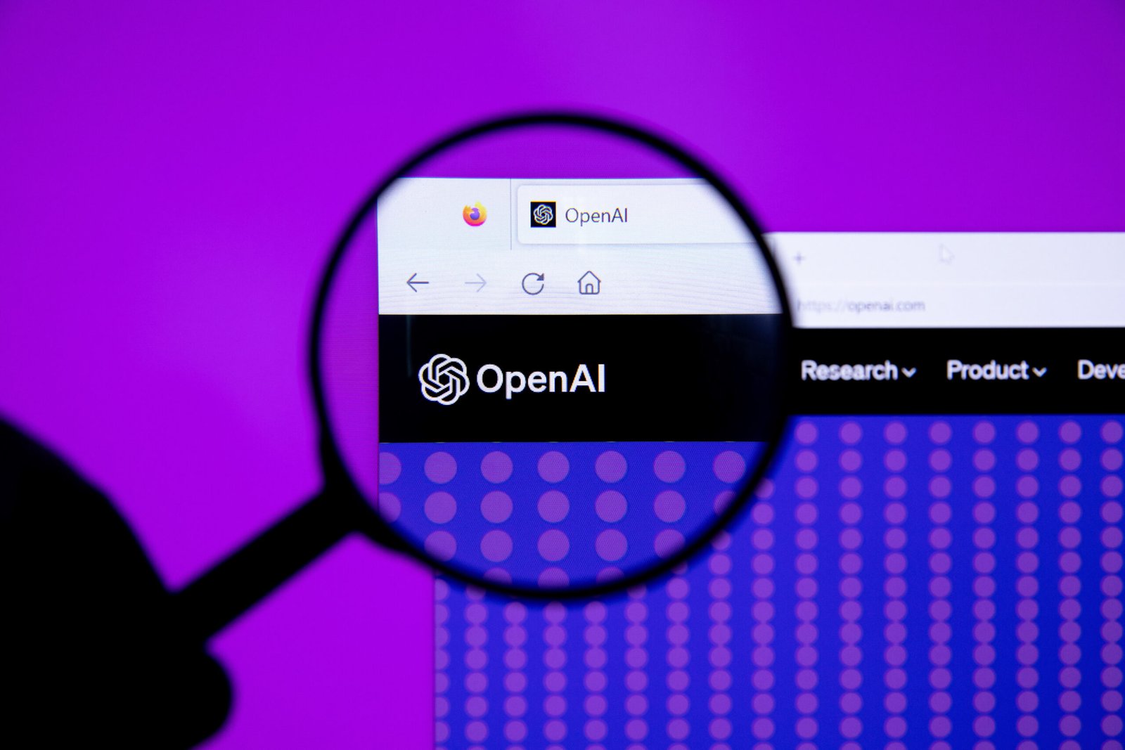 Уебсайтът на OpenAI, показан през лупа