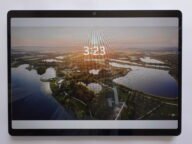 Лаптоп с включен екран – пазарът на компютри се свива заради поскъпналата памет