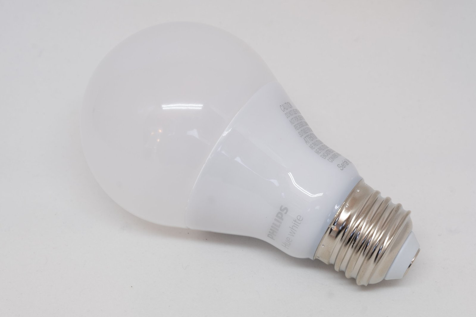 Бяла умна крушка Philips Hue, която може да превключва сцена след спиране на движението