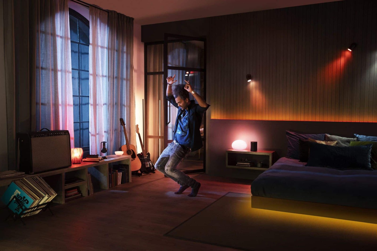 Цветно осветление Philips Hue, синхронизирано с музика от Spotify