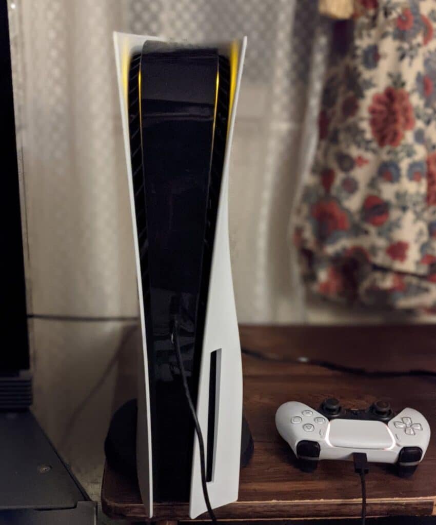 Конзола PlayStation 5 с контролер DualSense