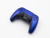 Контролер DualSense за PlayStation 5 в син цвят – цена на PlayStation Plus