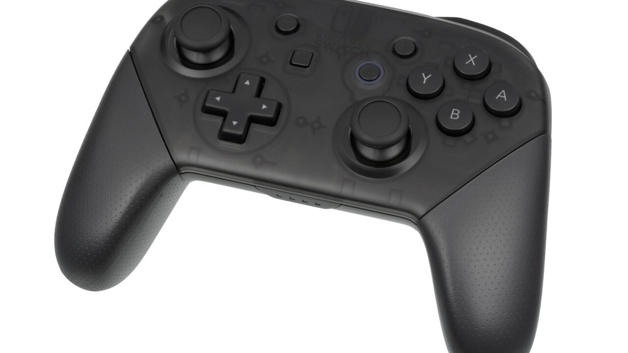 Контролер Nintendo Switch Pro – символ на спора за собствеността върху купените игри и законопроекта Power to the Players Act