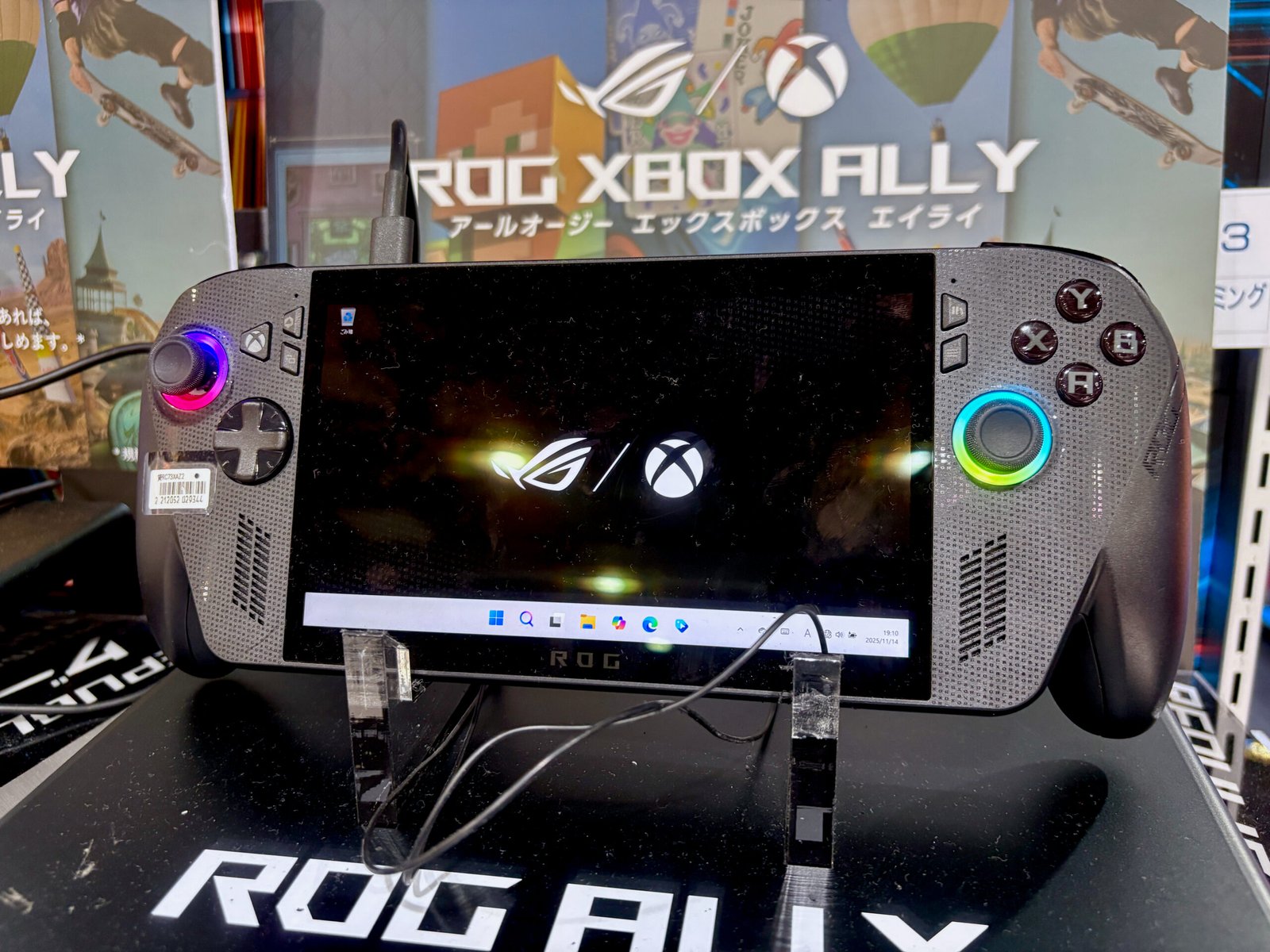 ROG Xbox Ally X на витрина – същата платформа, на която стъпва X20 с OLED екран