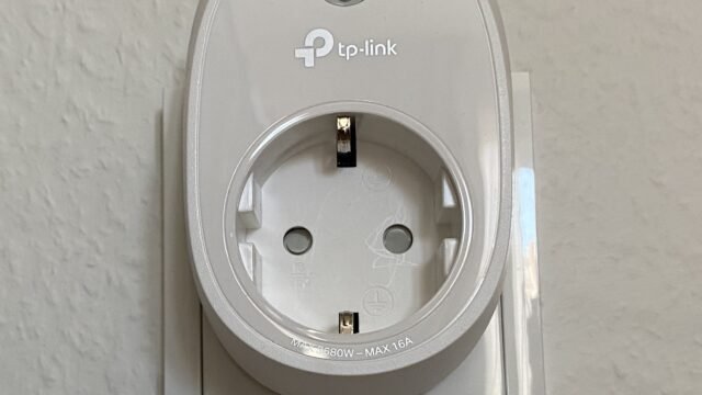 Умен Wi-Fi контакт TP-Link Kasa в стената – сигурност на умния дом