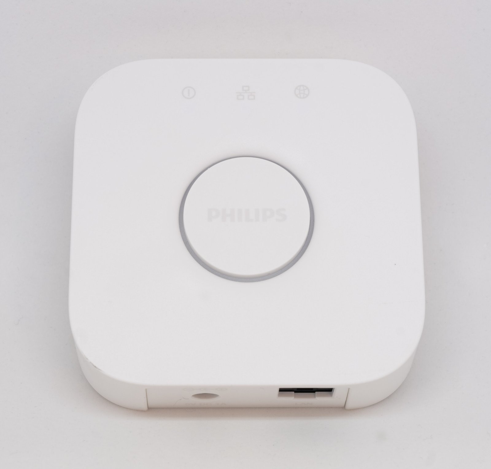 Хъб за умен дом: мостът Philips Hue Bridge, гледан отгоре