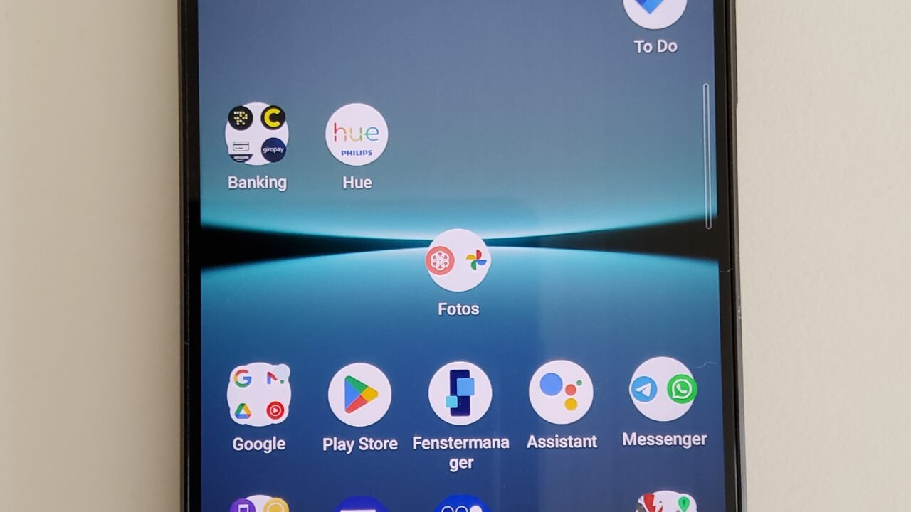 Смартфон Sony Xperia 1 IV – снимка на по-старо поколение от серията Xperia 1