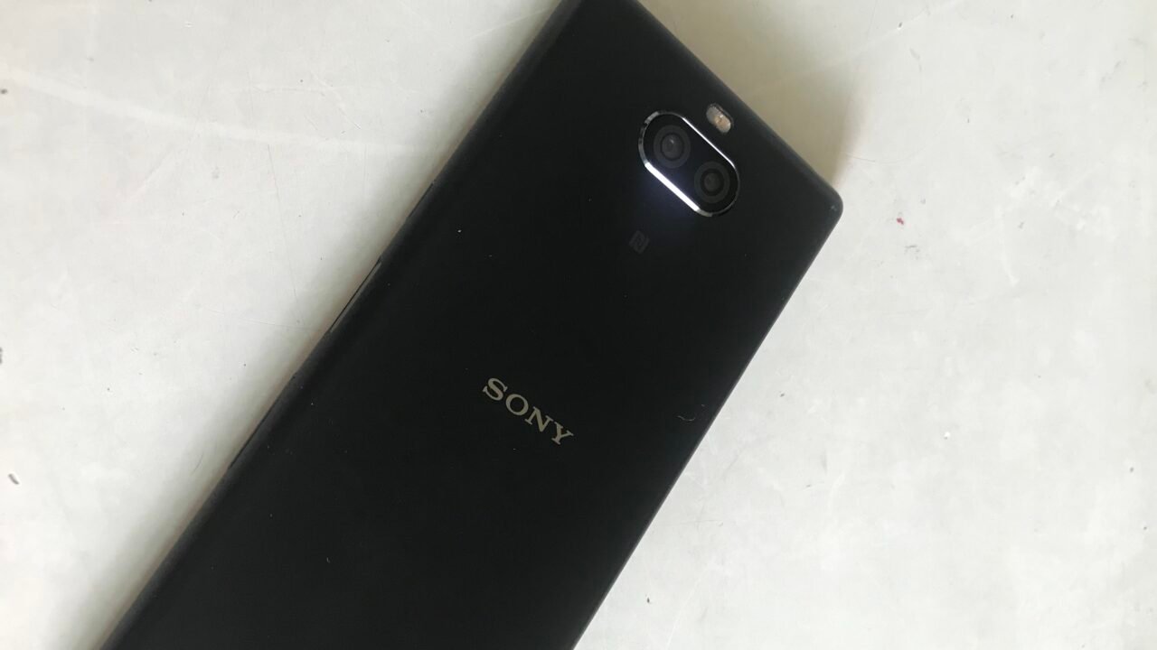 Гърбът на Sony Xperia 10 от първото поколение на серията, към която принадлежи Xperia 10 VI