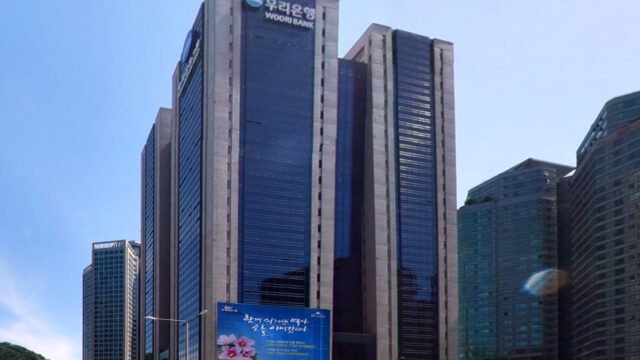 Сградата на Woori Bank в Сеул – една от банките, засегнати от хакерските атаки с AI в Южна Корея