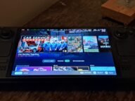 Steam Deck OLED с включен екран – ръчната конзола на Valve, за чийто наследник Steam Deck 2 се появиха слухове