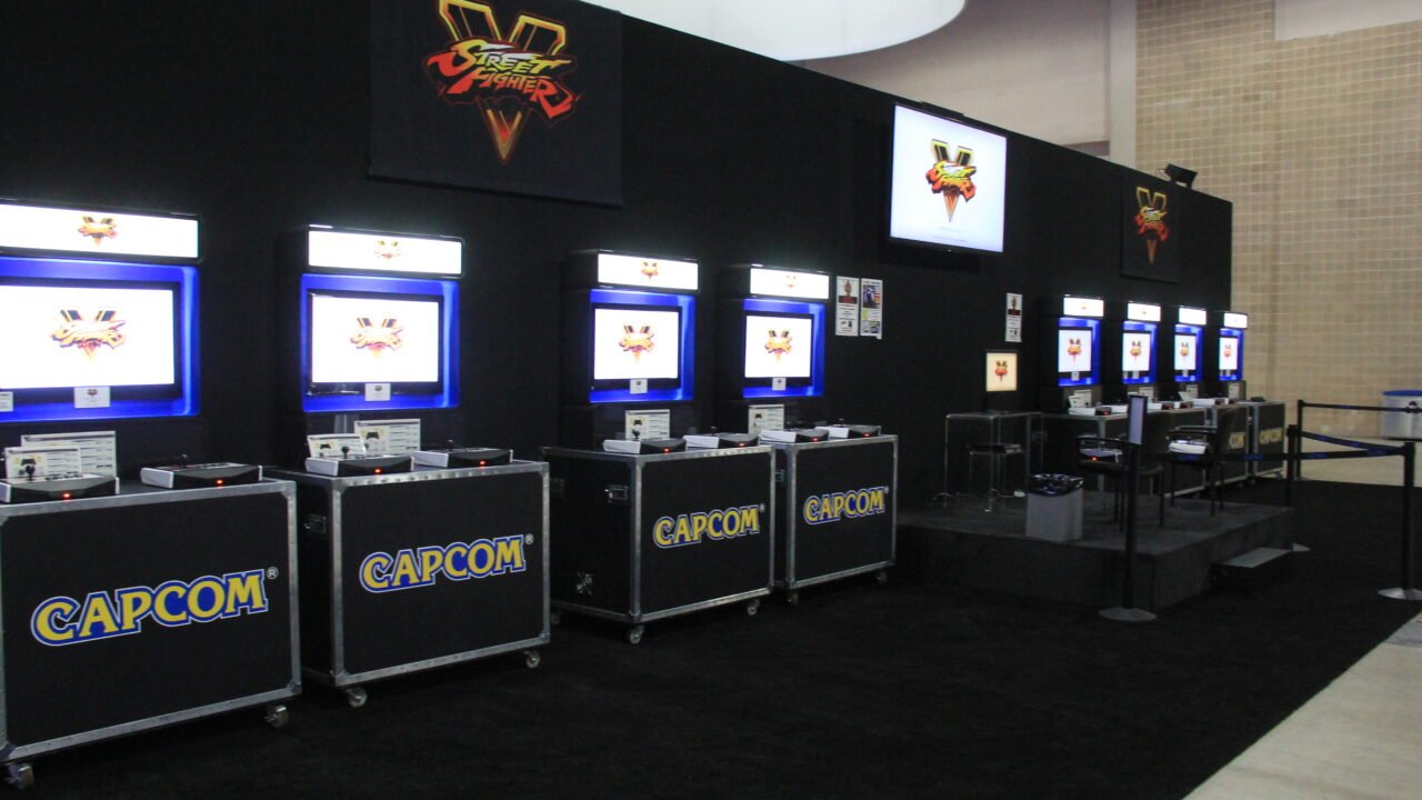 Игрални щандове за Street Fighter V на Capcom на изложението PAX South 2016