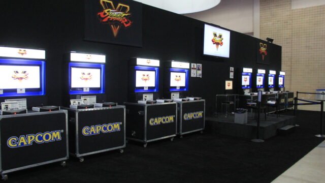 Игрални щандове за Street Fighter V на Capcom на изложението PAX South 2016