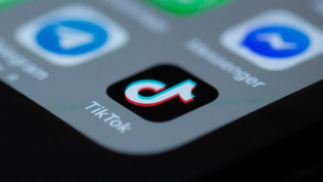 Иконата на TikTok на екрана на смартфон