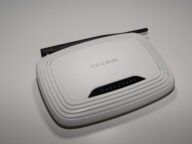 Рутер на TP-Link модел TL-WR740N с една антена – снимка към новината за американската забрана за внос на рутери