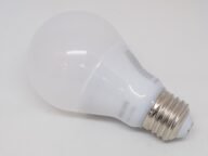Умна крушка Philips Hue White – при спиране на тока тя пази настройката си за поведение при включване