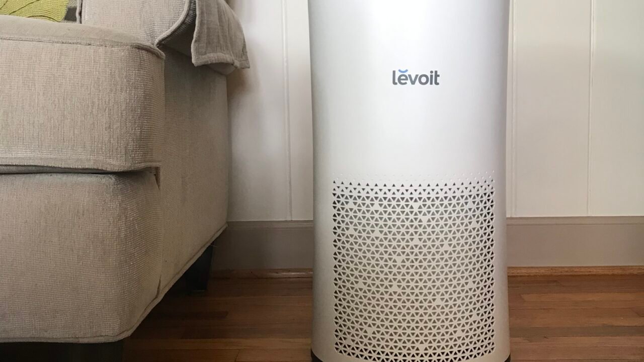 Пречиствател на въздух Levoit LV-H133 до фотьойл в хол