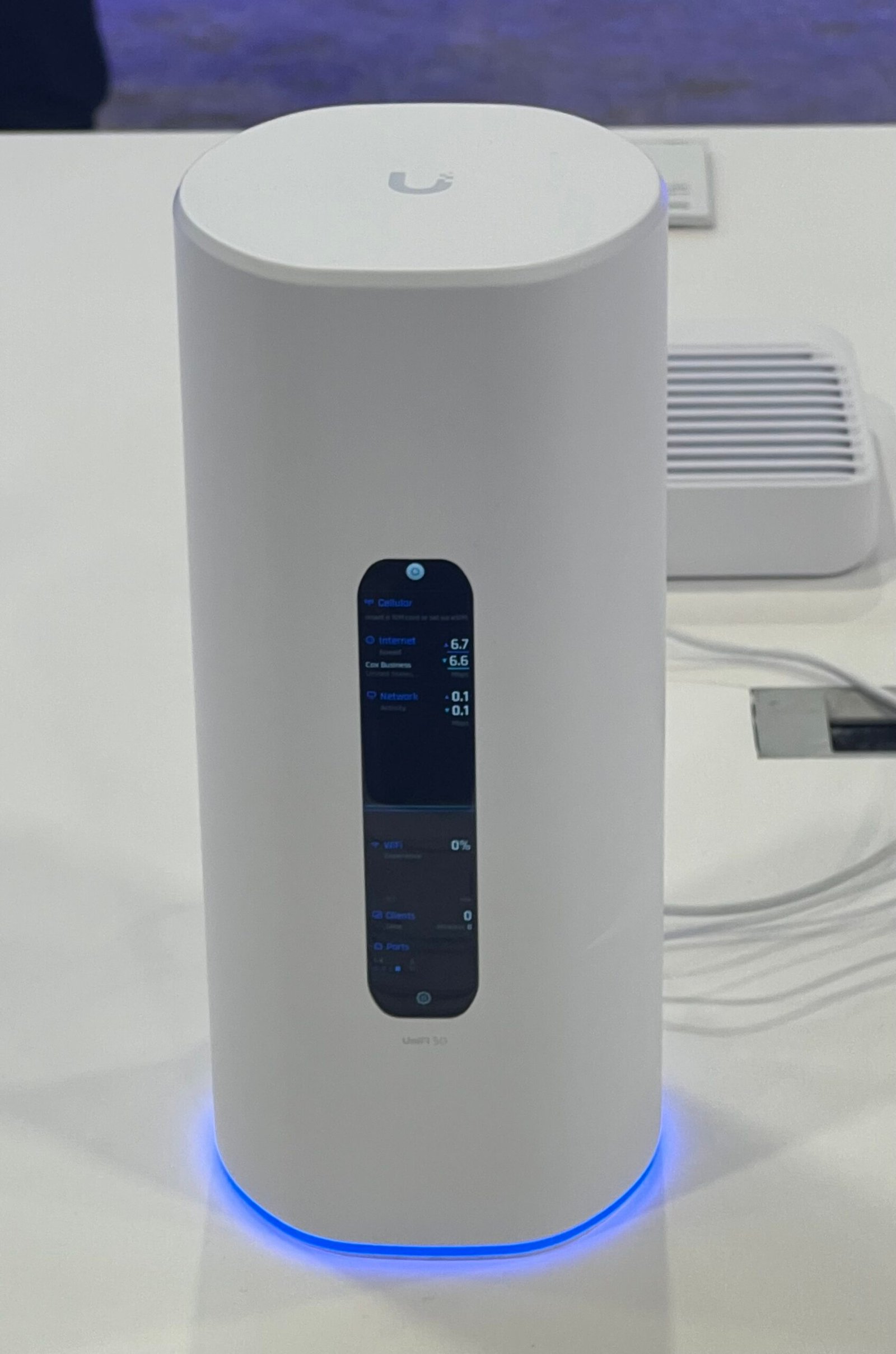 Рутер Ubiquiti UniFi Dream Router 5G Max – UniFi Network 11 следи Matter и Thread устройства