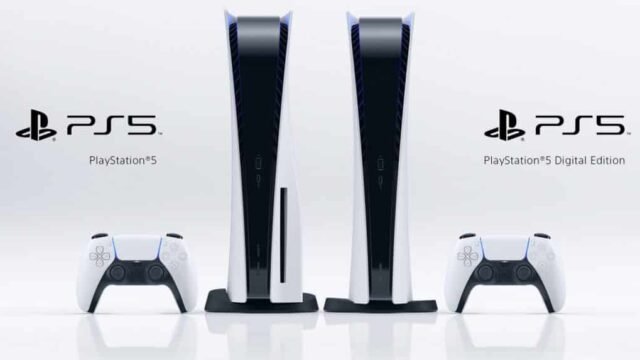 Конзолата PlayStation 5 и PS5 Digital Edition с контролерите DualSense