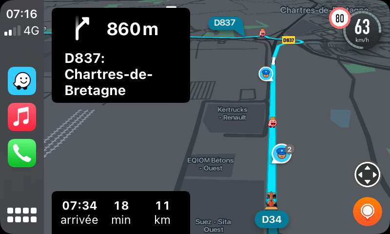Навигацията Waze на екрана на автомобил чрез Apple CarPlay
