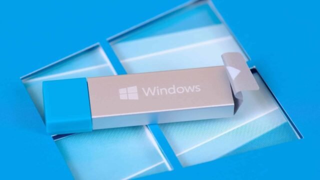 USB флашка, подготвена за преинсталиране на Windows 10