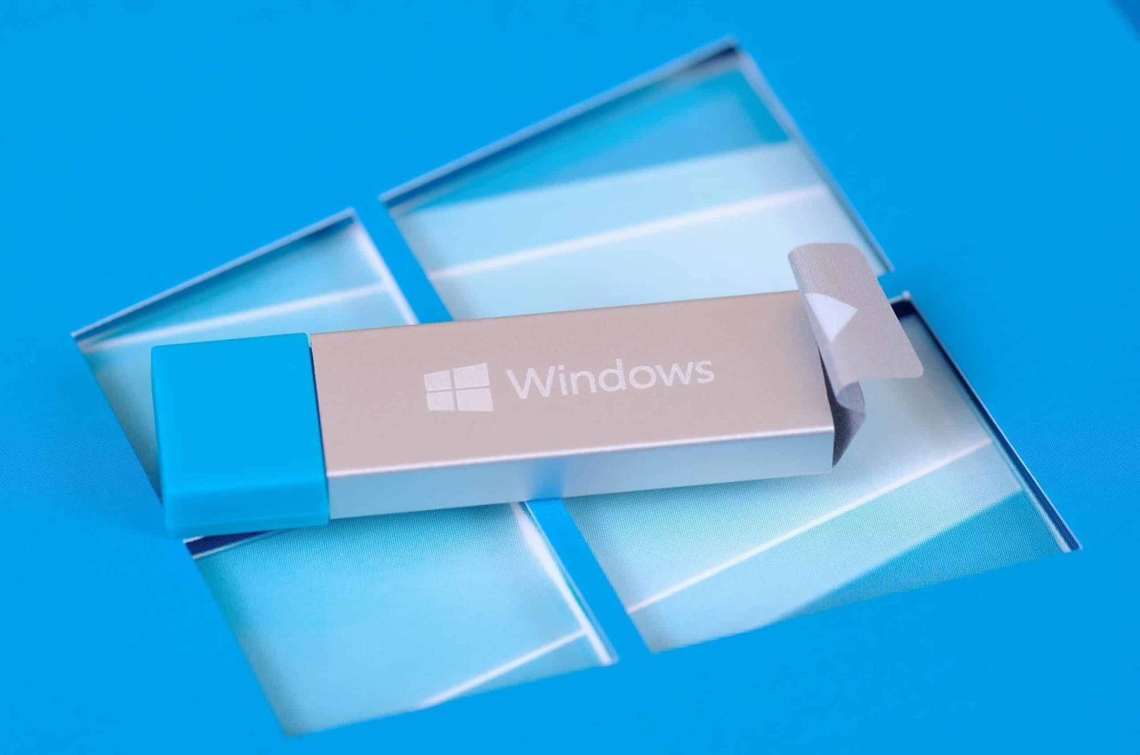 USB флашка, подготвена за преинсталиране на Windows 10