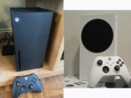Конзолите Xbox Series X и Xbox Series S с контролери