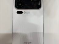 Xiaomi 18 Pro в Европа: задната страна на предшественика Xiaomi 17 Pro в бяло с Leica камера