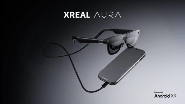 Очилата XREAL Aura с Android XR, свързани с кабел към изчислителния модул
